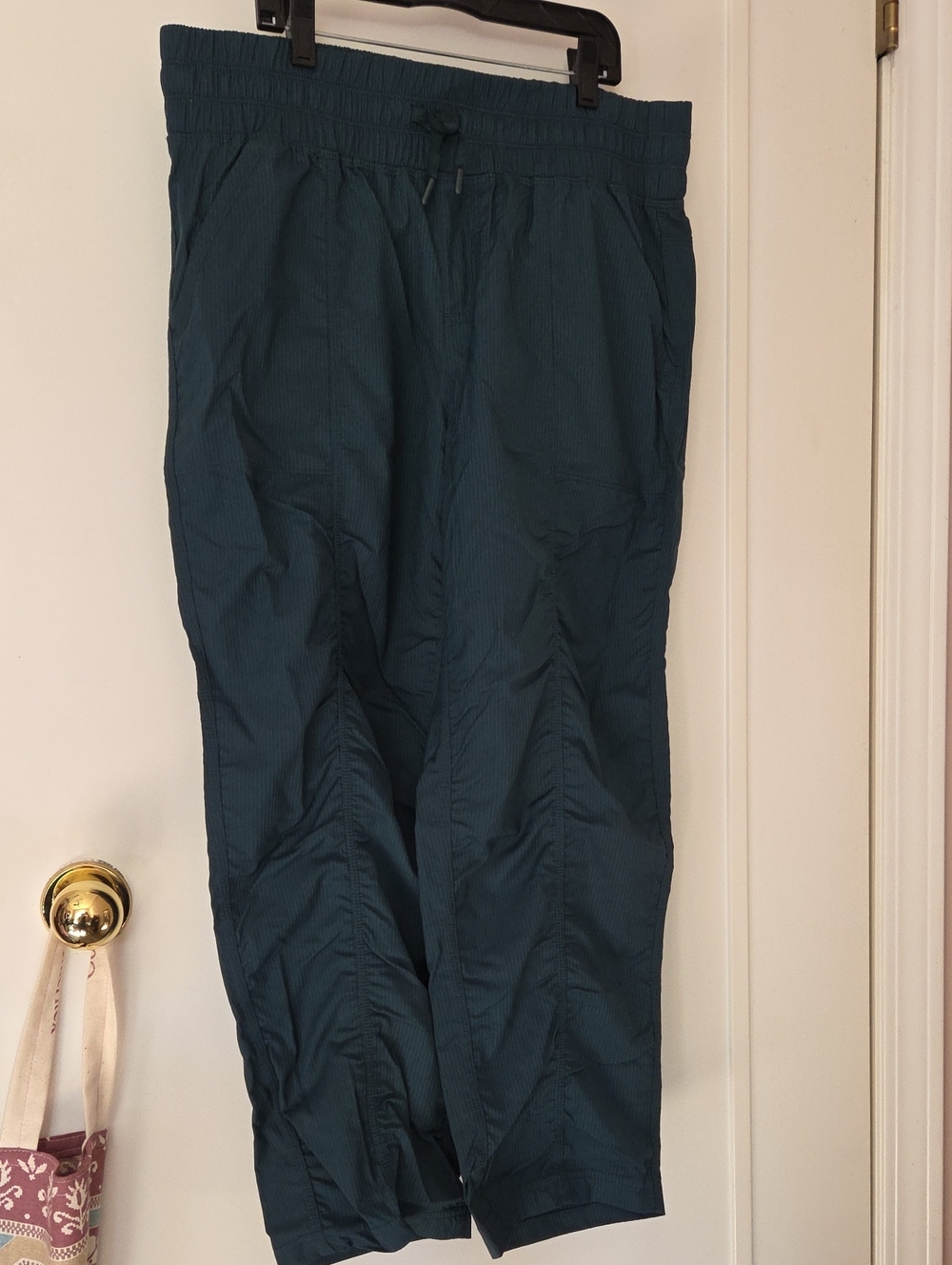 Womens Elastic-Waist Capris in Teal